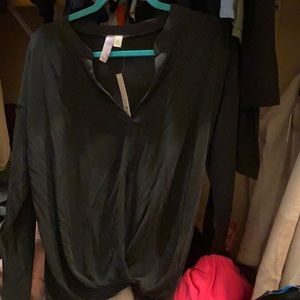 Blank long sleeve top v-nick front. Slightly longer in the back.